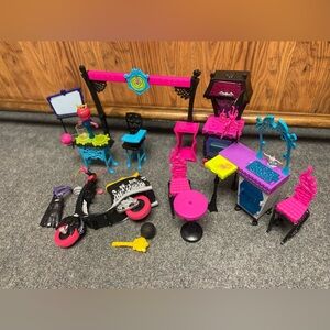 Monster High Doll Furniture & Accessory Bundle